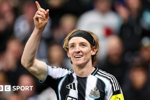 Anthony Gordon celebrates after scoring for Newcastle United against Benfica in the Champions League at St James' Park on 21 October, 2025
