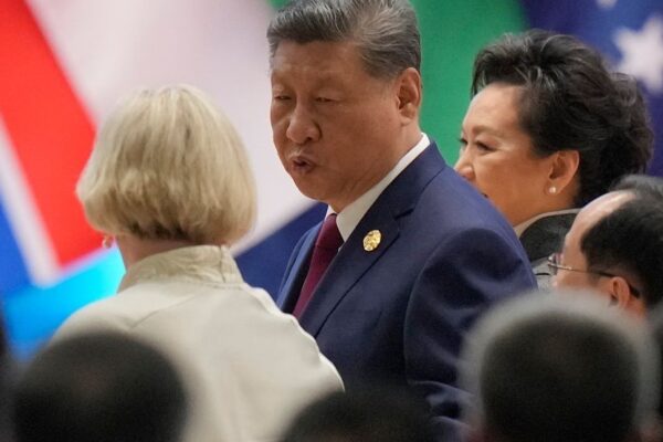 Trump and Xi to meet in Korea amid eased trade tensions despite looming tariff threats station icon