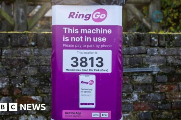 Don't force drivers to use parking apps, RAC says