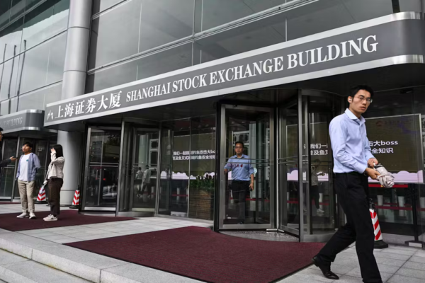 China Fast Tracks Tech IPOs to Counter US AI rivalry