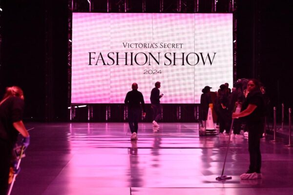 What time is Victoria's Secret Fashion Show 2025?