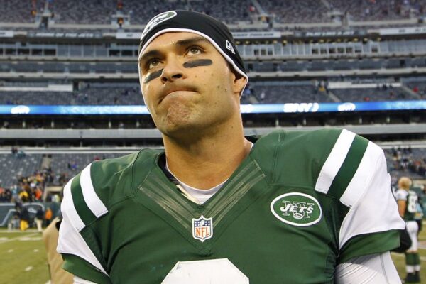 Ex-NFL star Mark Sanchez charged with battery after being stabbed, Indianapolis police say Download app from appStore