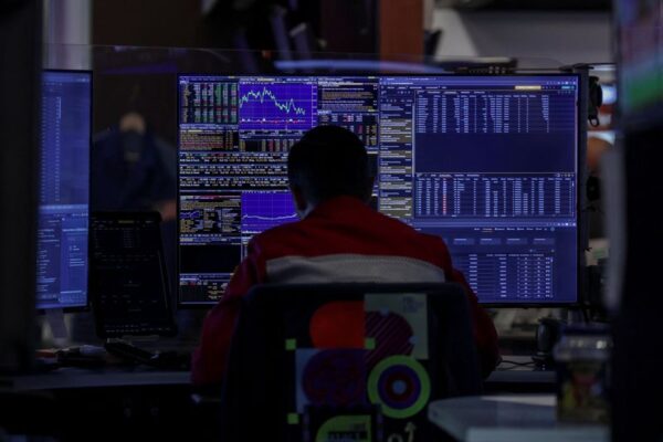 US stocks mixed, gold jumps as upbeat economic forecasts offset trade tensions US stocks mixed, gold jumps as upbeat economic forecasts offset trade tensions