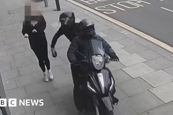 One iPhone led police to gang who sent 40,000 snatched phones to China