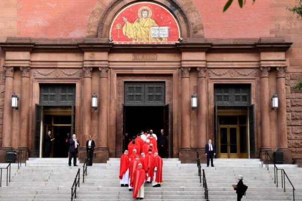 Man arrested, charged with having Molotov cocktail outside D.C. church ahead of high-profile Mass