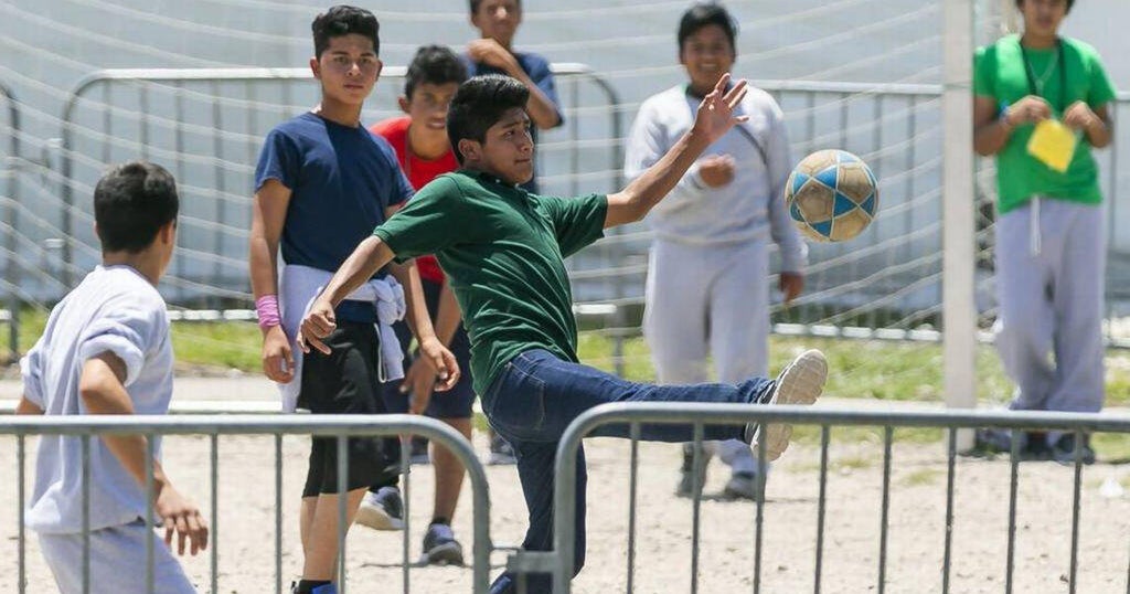 U.S. to offer migrant teens $2,500 if they agree to voluntarily leave the country