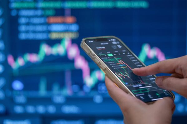 Investors are unfazed about the government shutdown. Here's how stocks have fared during previous closures.