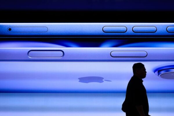 Apple is now worth $4,000,000,000,000