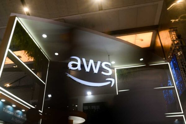 Nationwide AWS outage disrupts airlines, banking, and popular apps