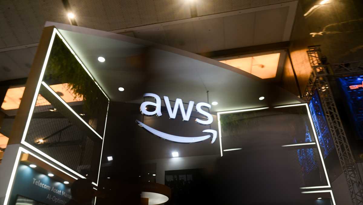 Nationwide AWS outage disrupts airlines, banking, and popular apps