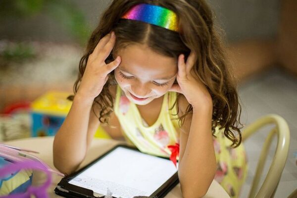 Do smartphones make kids dumb? Countries that ban gadgets for students
