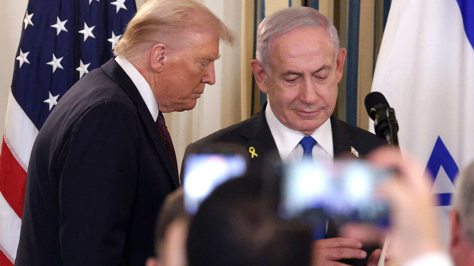 Netanyahu under pressure as Trump pushes Gaza deal with Hamas | Donald Trump