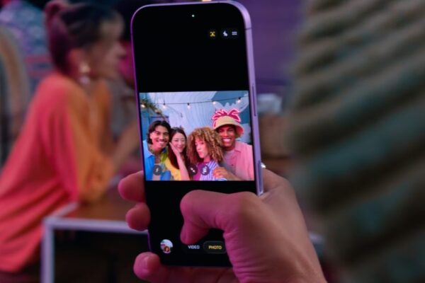 iOS 26.1 will let third-party apps back up photos in the background