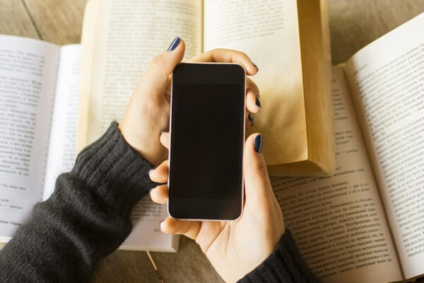 Five Essential Android Apps Every Avid Reader Needs On Their Phone