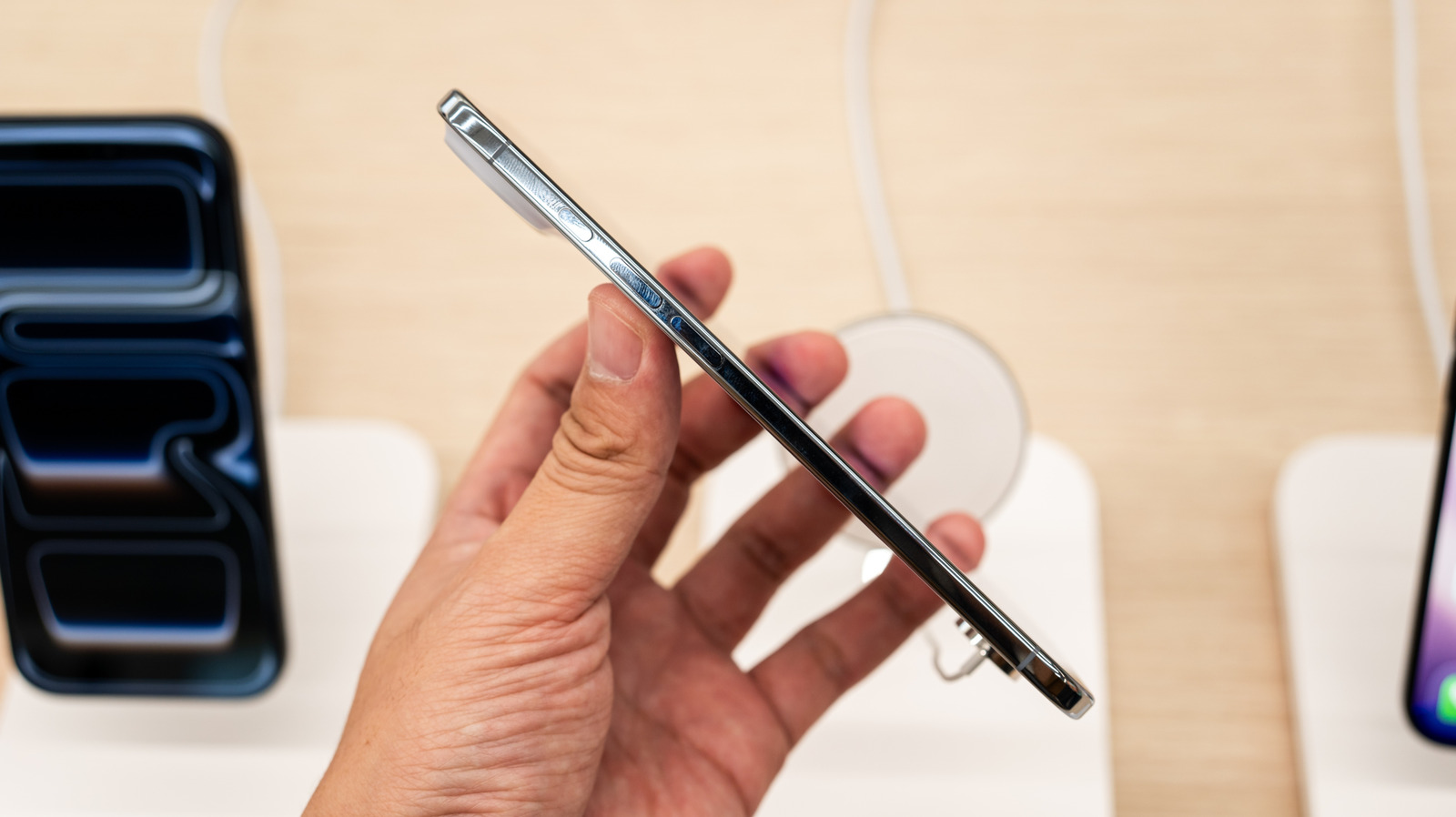 Apple's Premium iPhone Air Has A Clear Message For Samsung Galaxy Phones