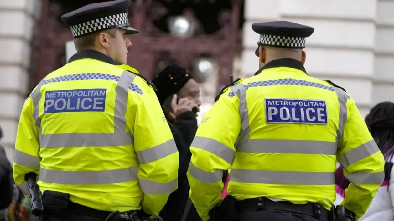 London Police dismantle gang accused of smuggling 40,000 stolen UK phones to China