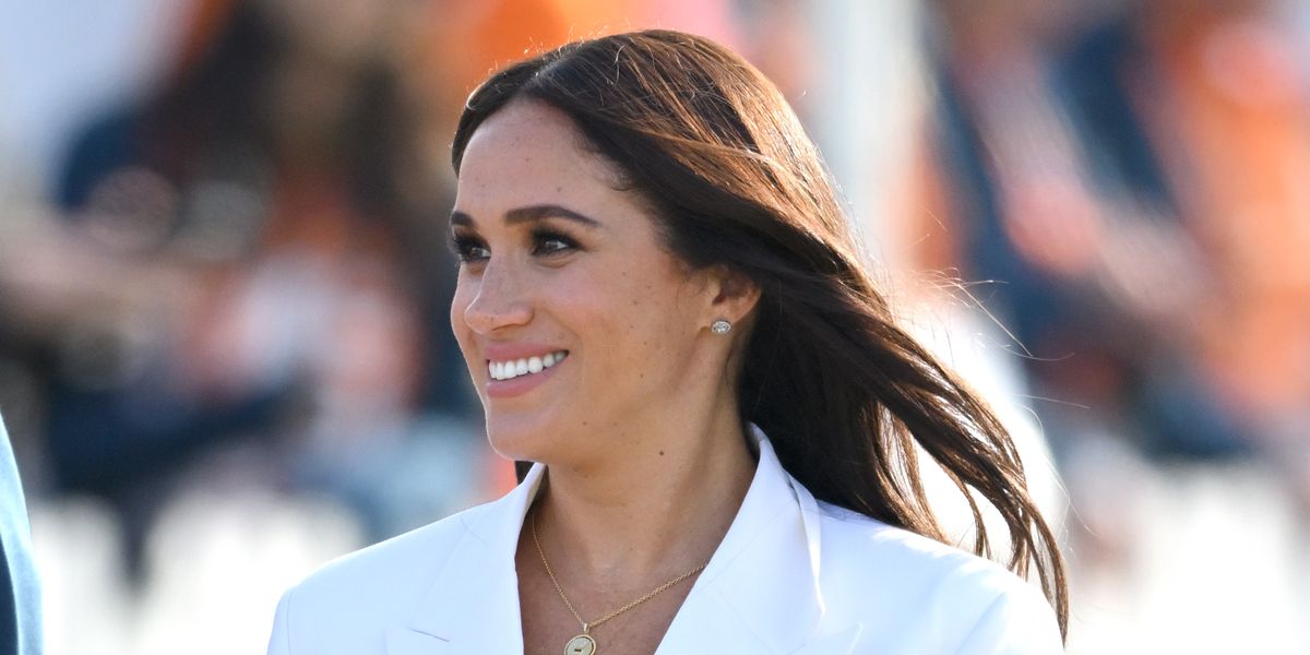 Meghan Markle Wears Dramatic White Cape to First Paris Fashion Week