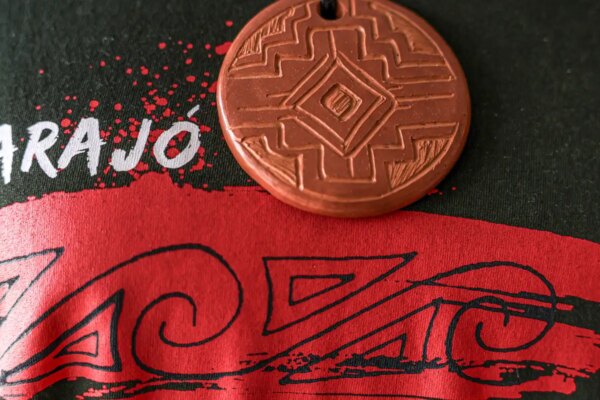 Women revive Marajó art, seek place in fashion market