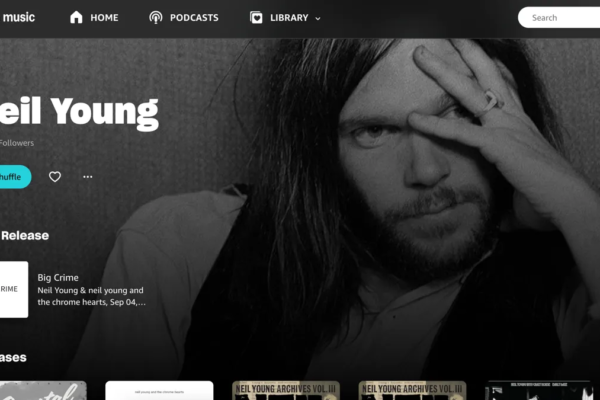 Neil Young pulls music from Amazon