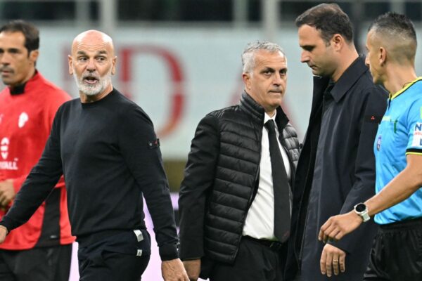 VAR is ‘encouraging’ players to dive! AC Milan penalty sparks furious tirade from Fiorentina coach Stefano Pioli Goal.com