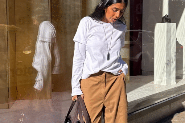 The 90's Layered T-Shirt Trend to Pair With Jeans in Winter