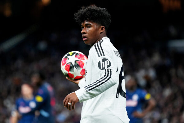 MADRID, SPAIN - JANUARY 22: Endrick of Real Madrid prepares to take a throw in during the UEFA Champions League 2024/25 League Phase MD7 match between Real Madrid C.F. and FC Salzburg at Estadio Santiago Bernabeu on January 22, 2025 in Madrid, Spain. (Photo by Angel Martinez/Getty Images)