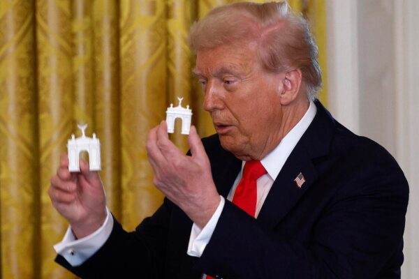 Trump says proposed arch to commemorate country’s anniversary is for “me” Trump says proposed arch to commemorate country's anniversary is for "me"