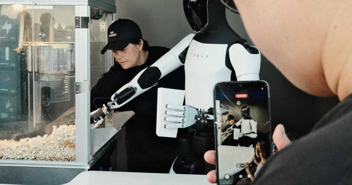 Hiltzik: Why humanoid robots are a pipe dream