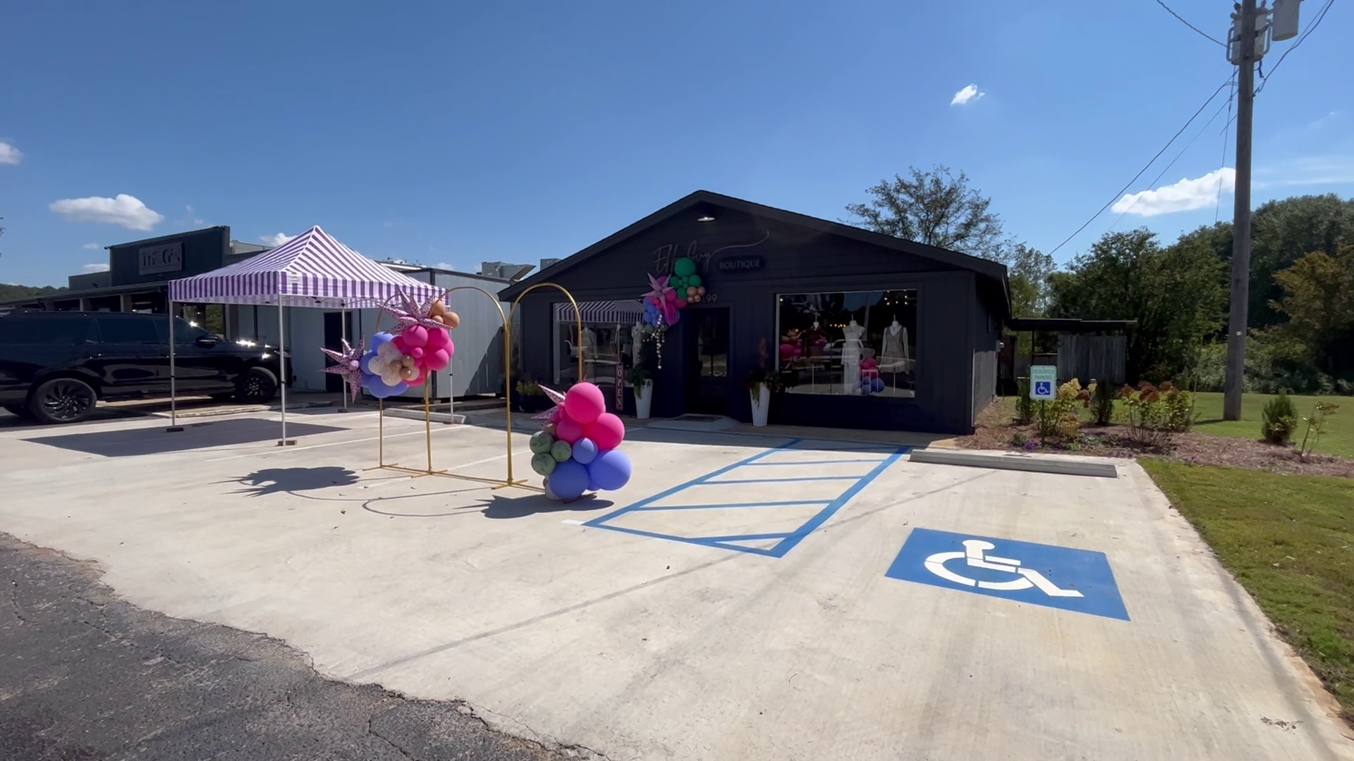 Pontotoc woman owns thriving businesses focused on fashion and food
