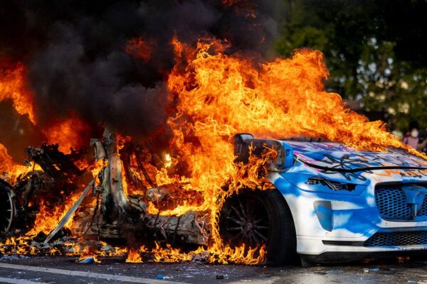 Apple's ICE app removal decision sparks mixed social media reactions