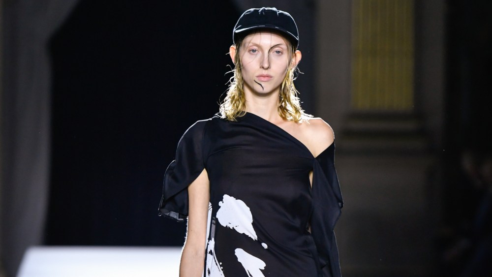 Yohji Yamamoto Spring 2026 Ready-to-Wear Runway, Fashion Show & Collection Review [PHOTOS]