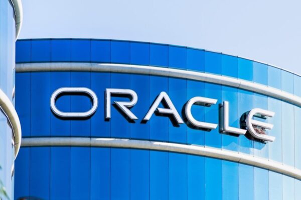 Oracle's AI Strategy Shake-Up Sparks Market Jitters As Shares Plunge 25%