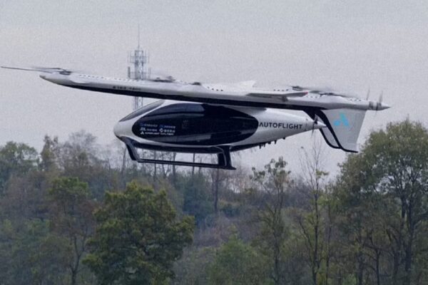 Video. China's 2-tonne eVTOL completes cross-city cargo test flight