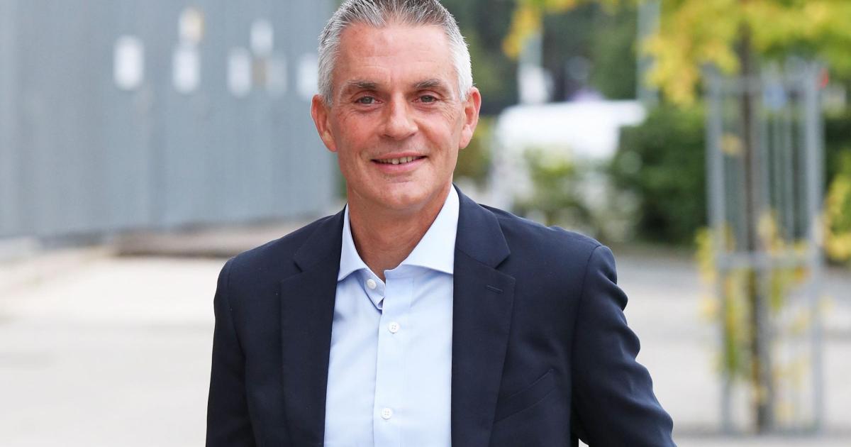 How will the new BBC director-general be chosen?