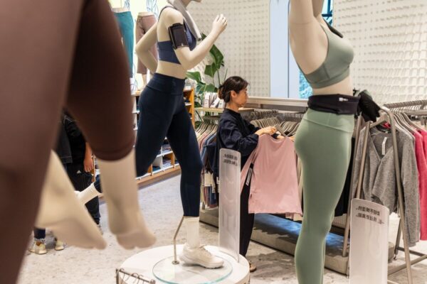 ‘Yoga Pants and Cheeseburgers’: Traders Turn Focus to Consumers