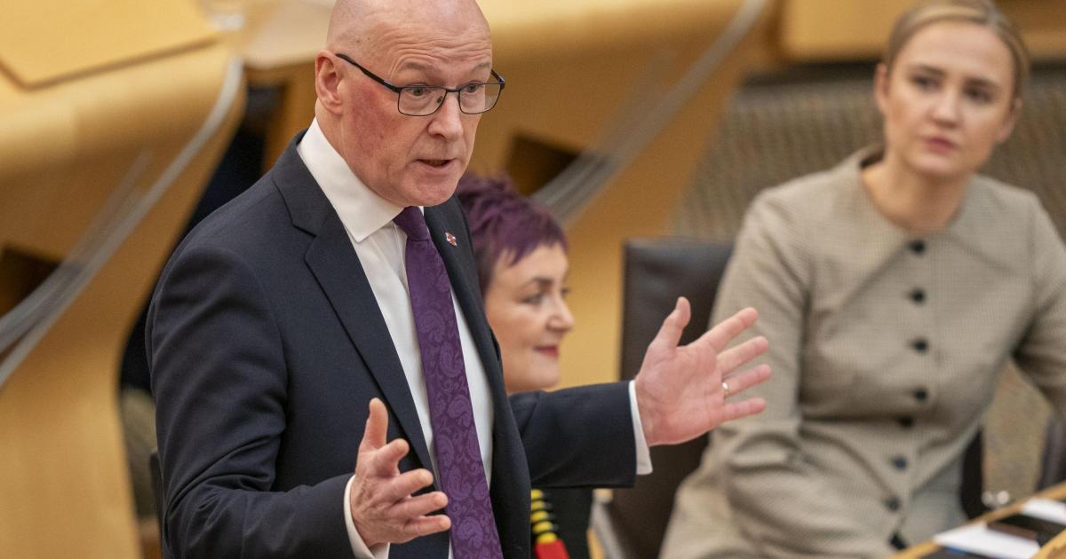 Swinney holds talks on cutting whisky tariffs with US ambassador