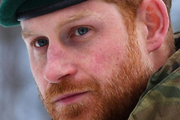 Harry meets Canadian soldiers ahead of Remembrance Day