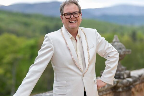 Celebrity Traitors fans demand Alan Carr's Chatty Man returns