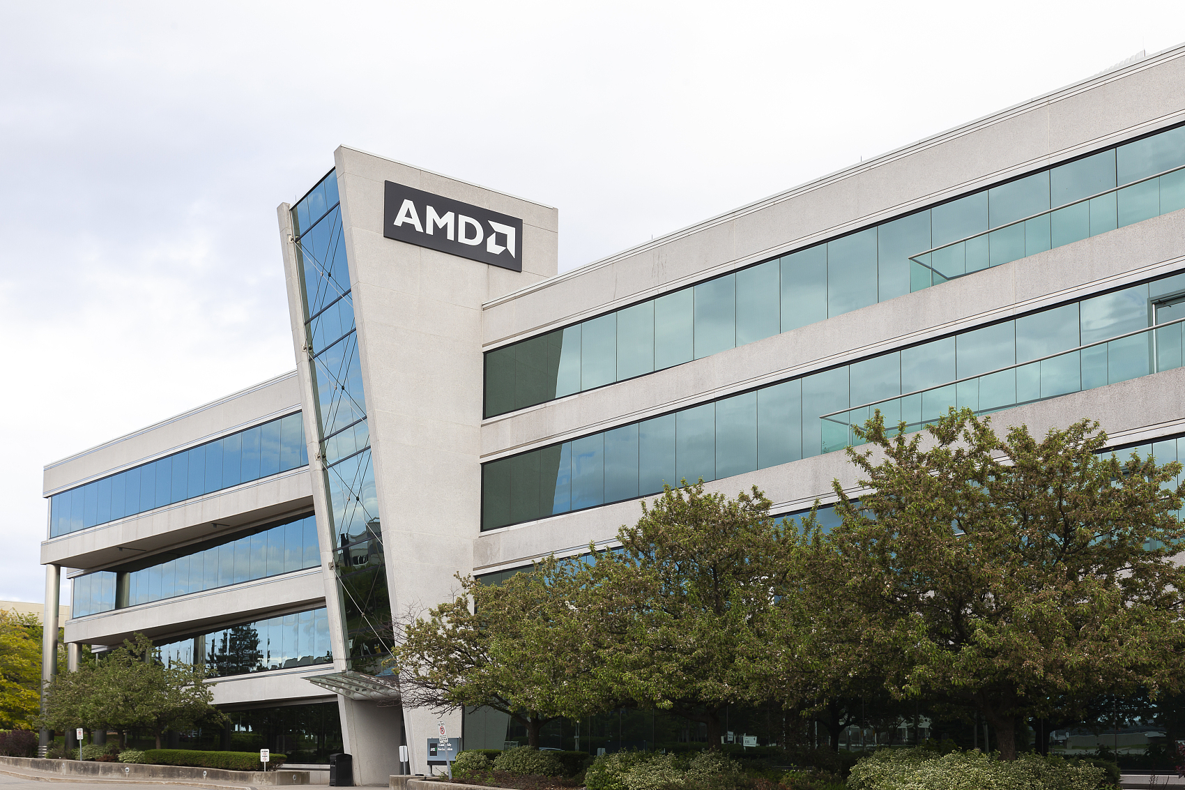 Post-market heavyweights report earnings! Confidence in the U.S. stock bull market wavers, urgently awaiting AMD's performance.