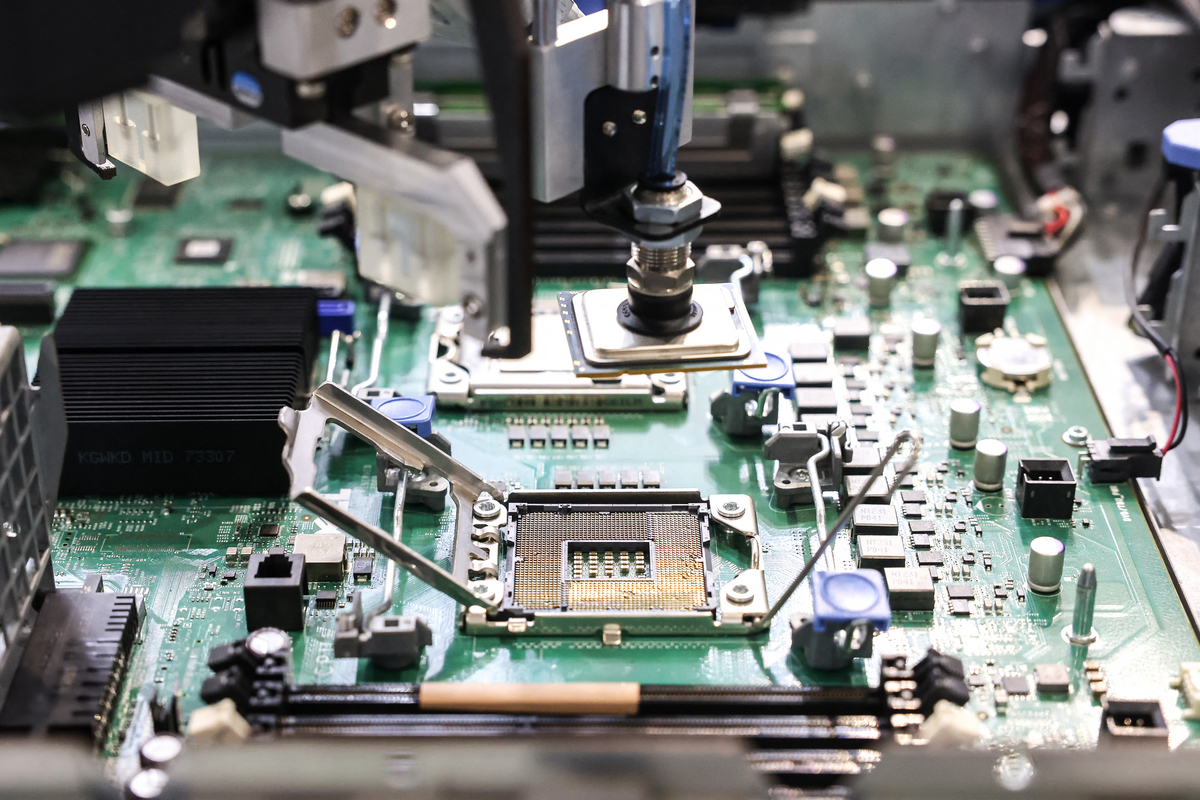 China lifts ban on exports of some dual-use materials to US