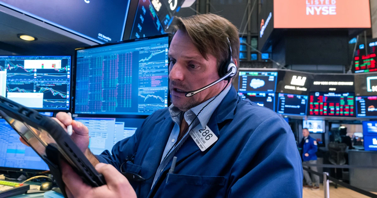 Stock market wobbles as tech sells off