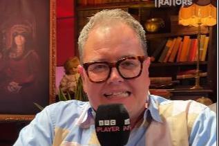 Alan Carr’s Shocking Victory: Betrayal and Redemption in The Celebrity Traitors 2025