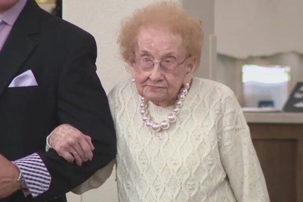106-year-old woman holds annual fall fashion show at her senior living facility