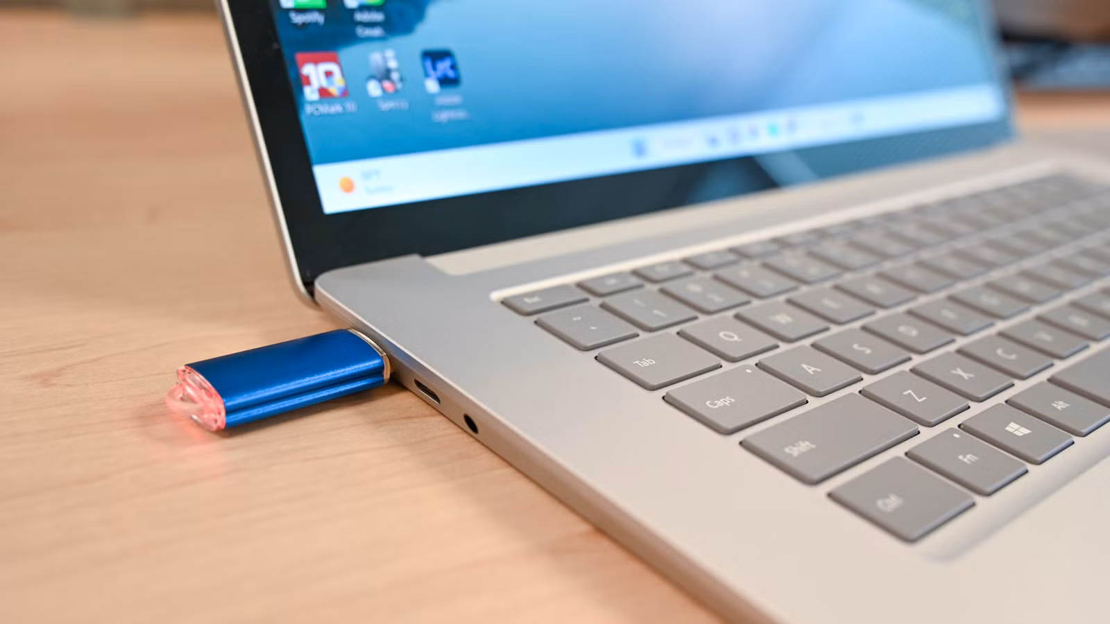 Why you should save your most-used apps to a flash drive