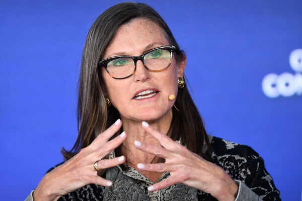 Cathie Wood ditches Reddit for Peter Thiel-backed crypto stock