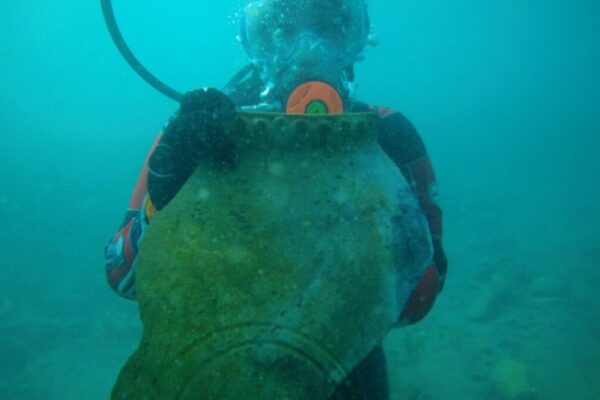 失落的絲綢之路城市在古老湖泊中被考古學家發現