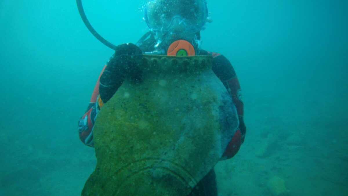 失落的絲綢之路城市在古老湖泊中被考古學家發現