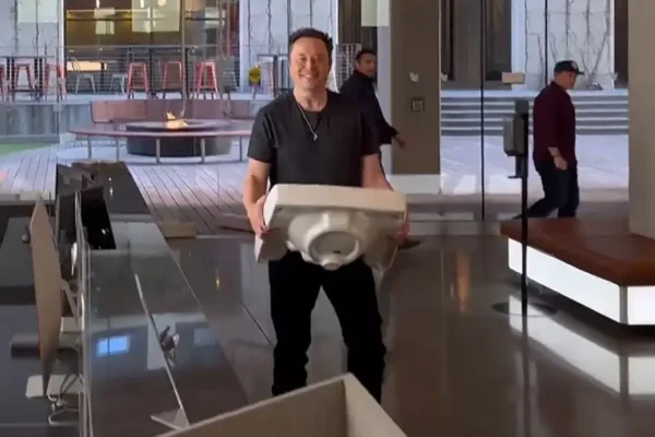Elon Musk Dishes on Viral Video of Him Carrying Sink Into Twitter's HQ