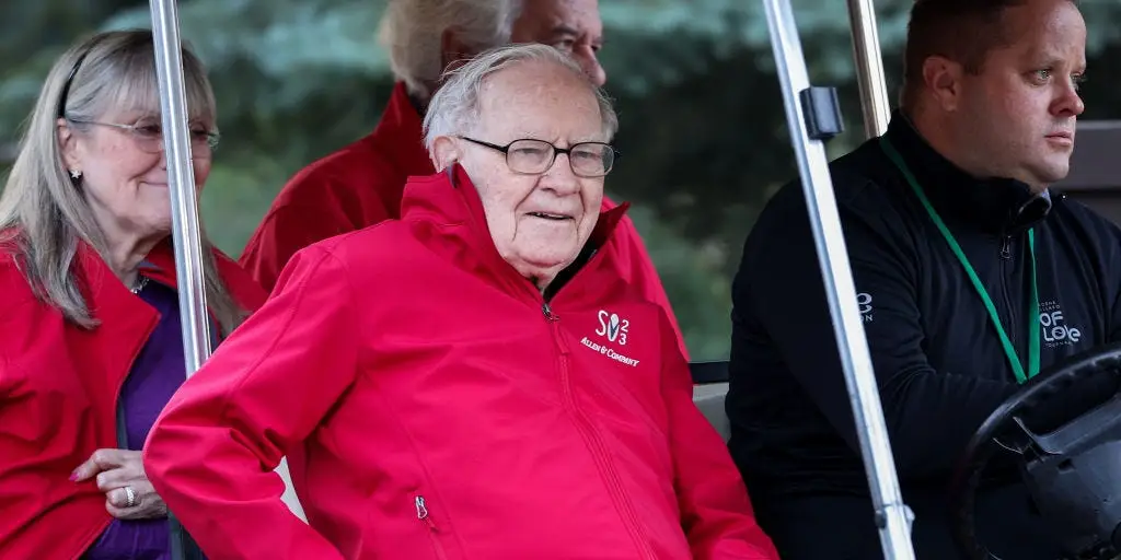 Buffett Says the CEO-to-Employee Pay Comparison Rule Backfired