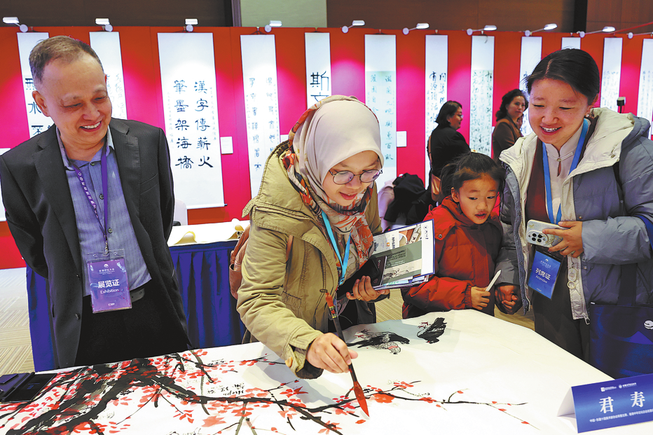 Experts: Promote Chinese with new tech